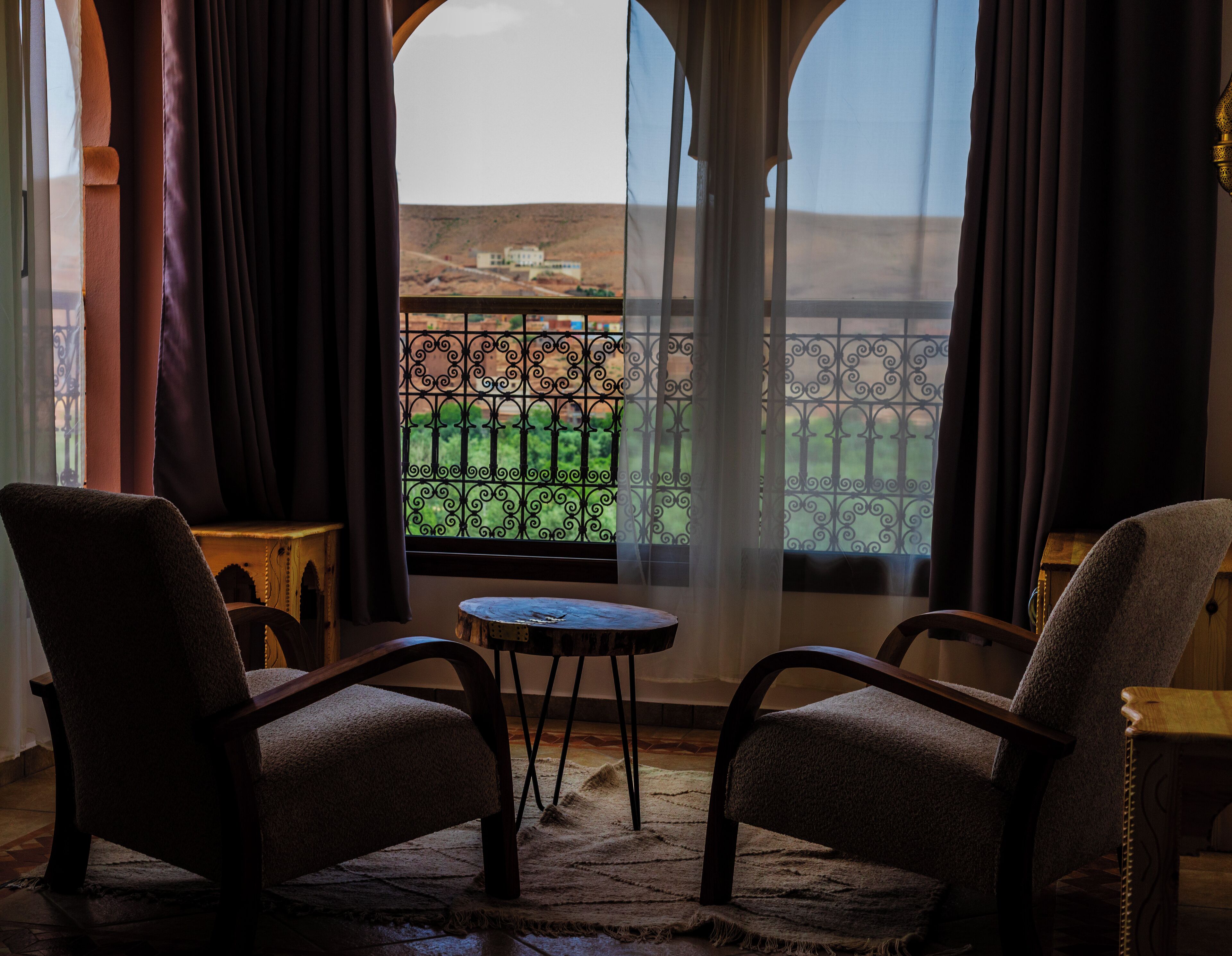 Chambre Confort Double ou avec lits jumeaux, salle de bains privée, vue montagne