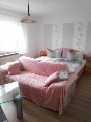 3 bedrooms, desk, iron/ironing board, travel crib - Vacation apartment Jahnke (Burkardroth)