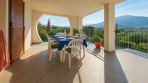 A balcony with a table set for two, overlooking a scenic landscape. - Villa Corallo in Scopello (Castellammare del Golfo)