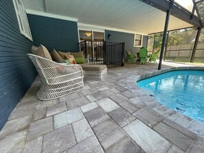 Utendørsbasseng og et oppvarmet basseng