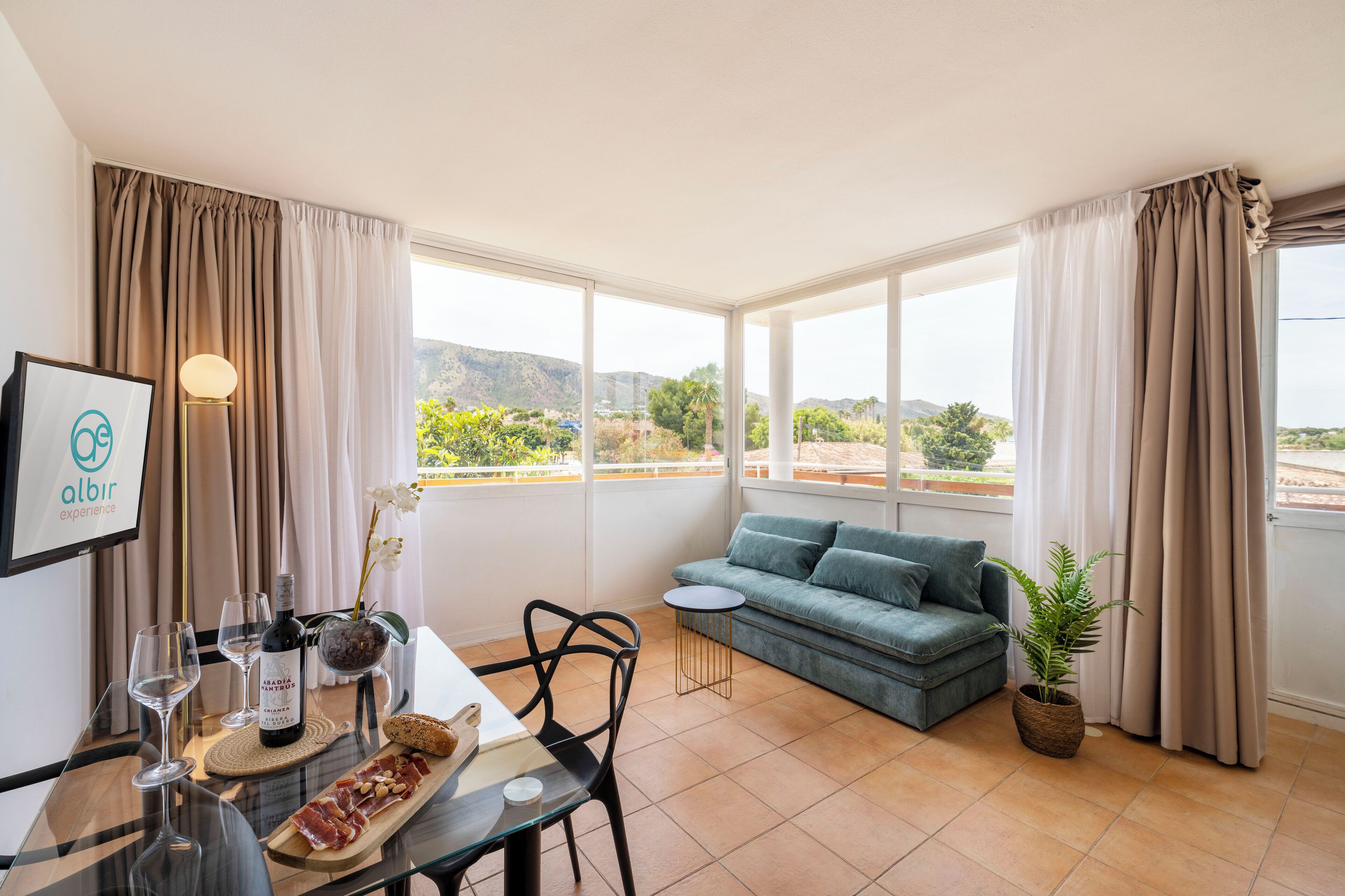 Standard Apartment, Balcony, Mountain View | Living area