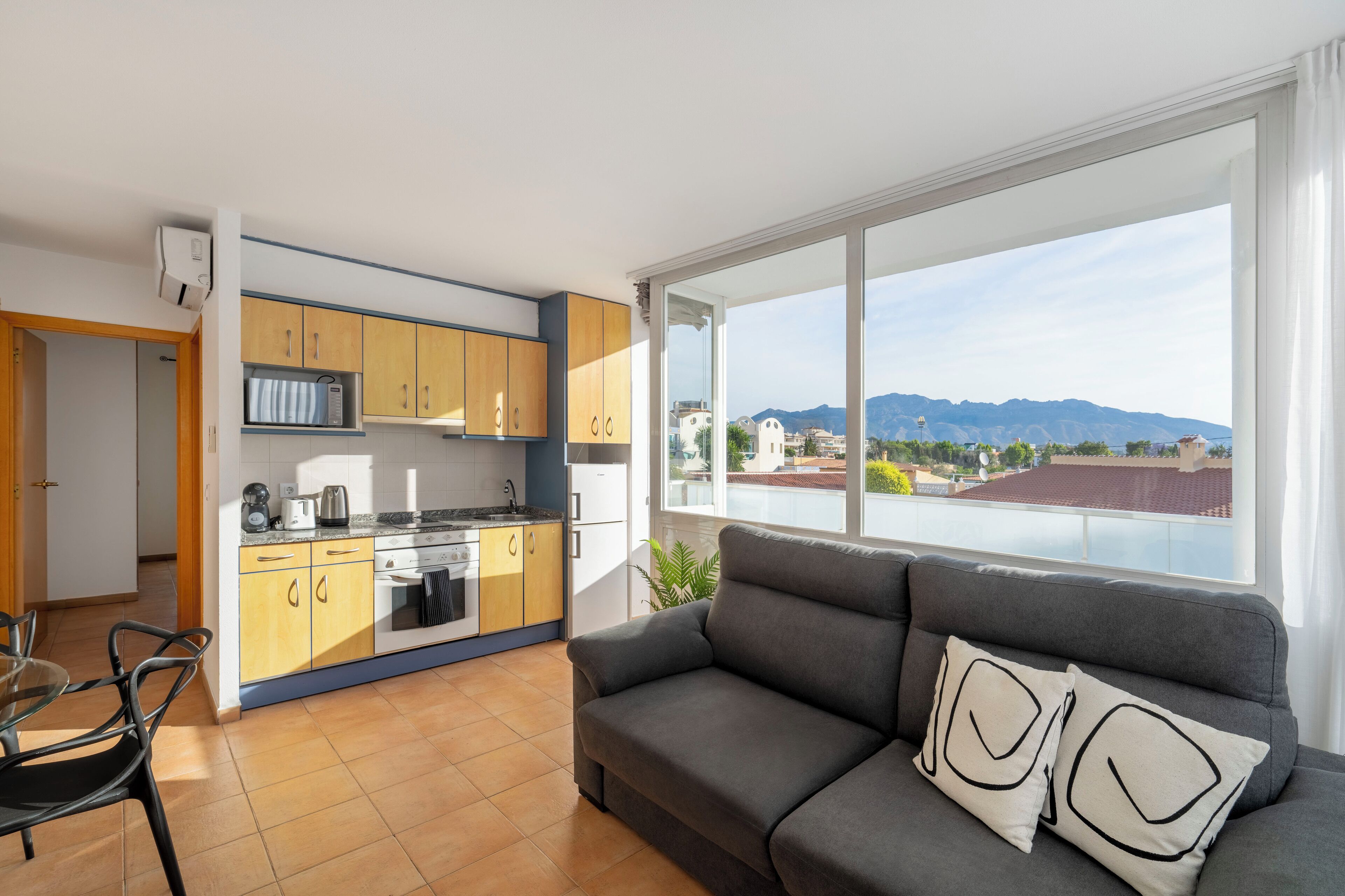 Apartment, Balcony, Mountain View | Living area