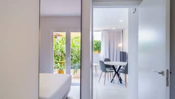Premium Apartment, Mobility Accessible, Patio | Down comforters, free WiFi, bed sheets