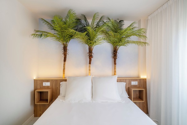 Premium Apartment, Balcony, Pool View | Down duvets, free WiFi, bed sheets