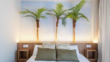 Premium Apartment, Balcony, Pool View | Free WiFi