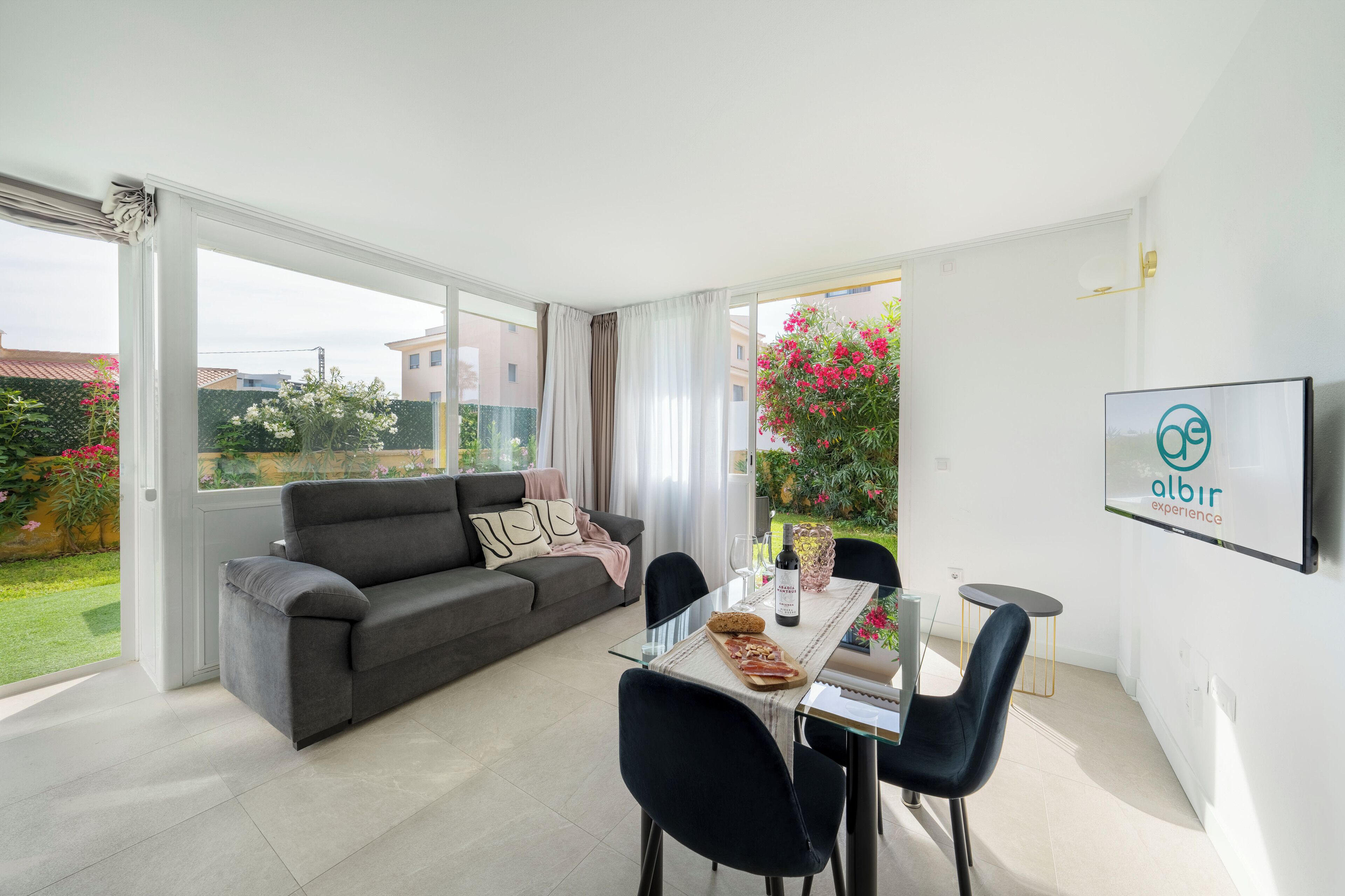 Premium Apartment, Pets allowed, Courtyard View | Living area