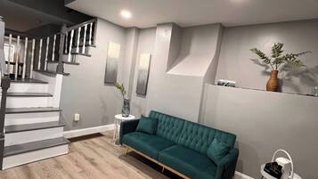House, 2 Bedrooms, Smoking, City View | Living room