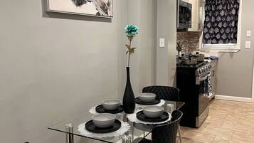 House, 2 Bedrooms, Smoking, City View | Dining room