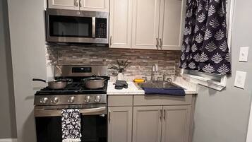 House, 2 Bedrooms, Smoking, City View | Interior