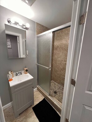 House, 2 Bedrooms, Smoking, City View | Bathroom