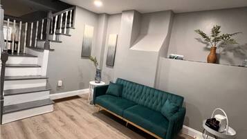 House, 2 Bedrooms, Smoking, City View | Living room