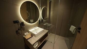 Superior Room | Bathroom | Separate tub and shower, slippers, towels