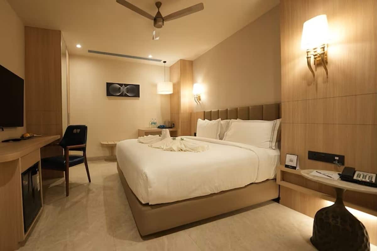 Soundproofing, WiFi (free), bed sheets