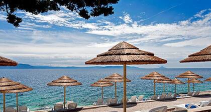 Villa MI, close to beaches, summer kitchen, pool, large fenced garden