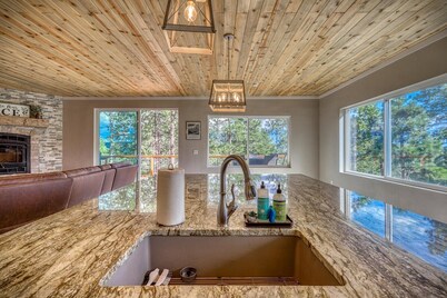 Secluded Mountain Retreat | Stunning Views