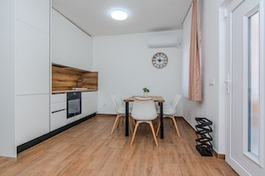 In-room dining - Apartments Mucaj (Vir)