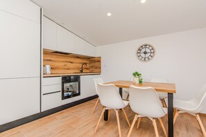 Standard Apartment, Balcony, Courtyard View | Private kitchen