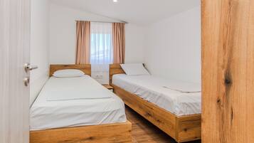 Standard Apartment, Balcony, Courtyard View | Iron/ironing board, free WiFi, bed sheets