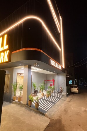 Property entrance - HOTEL HILL PARK (Indore)