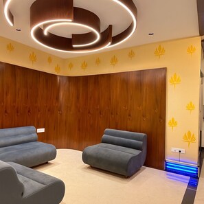 Lobby sitting area - HOTEL HILL PARK (Indore)