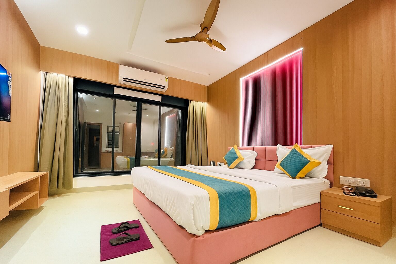 尊榮雙人房, 1 間臥室, 城市景觀 | 布置獨特、書桌、筆電工作空間