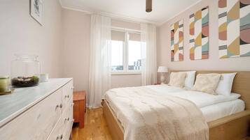 2 bedrooms, desk, iron/ironing board, travel cot