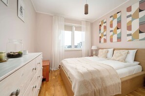 2 bedrooms, desk, iron/ironing board, travel crib