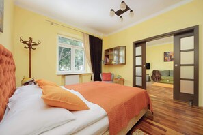 2 bedrooms, iron/ironing board, travel cot, WiFi - Spacious Apartment for 8 Persons | Close to the Royal Baths (Warszawa)