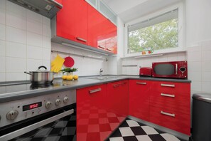 Frigorífic, microones, forn i placa de cuina 