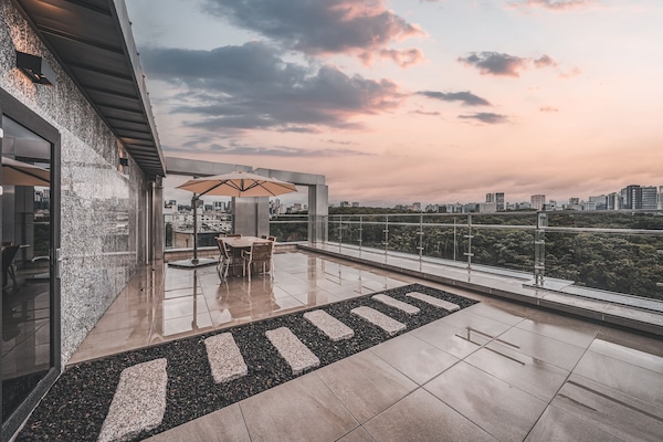 Penthouse Luxe, 2 chambres, cuisine, vue parc | Terrasse/Patio