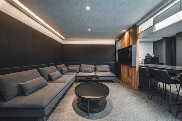 Luxury Penthouse, 2 Bedrooms, Kitchen, Park View | Living area