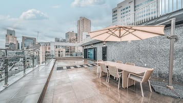 Luxury Penthouse, 2 Bedrooms, Kitchen, Park View | Terrace/patio