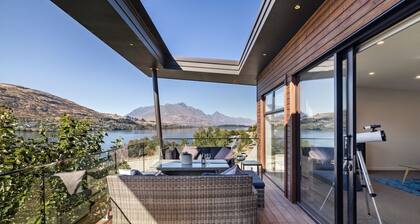 Frankton Retreat Modern 3BR with Lake Views