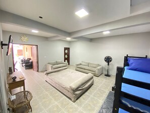 1 chambre, fer et planche à repasser, Wi-Fi gratuit