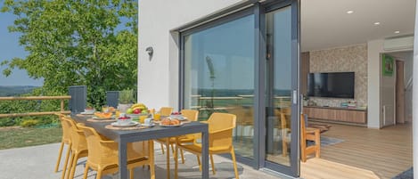 Family Villa, Multiple Bedrooms, Mountainside (Wellness Vila Vinita) | Outdoor dining