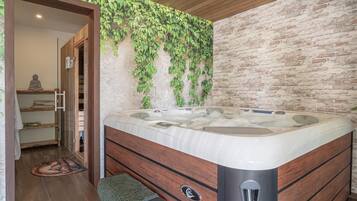 Indoor spa tub