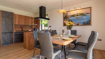 Family Villa, 3 Bedrooms, Microwave, Mountainside (Villa Vinita w/ Jacuzzi & Sauna near) | Dining