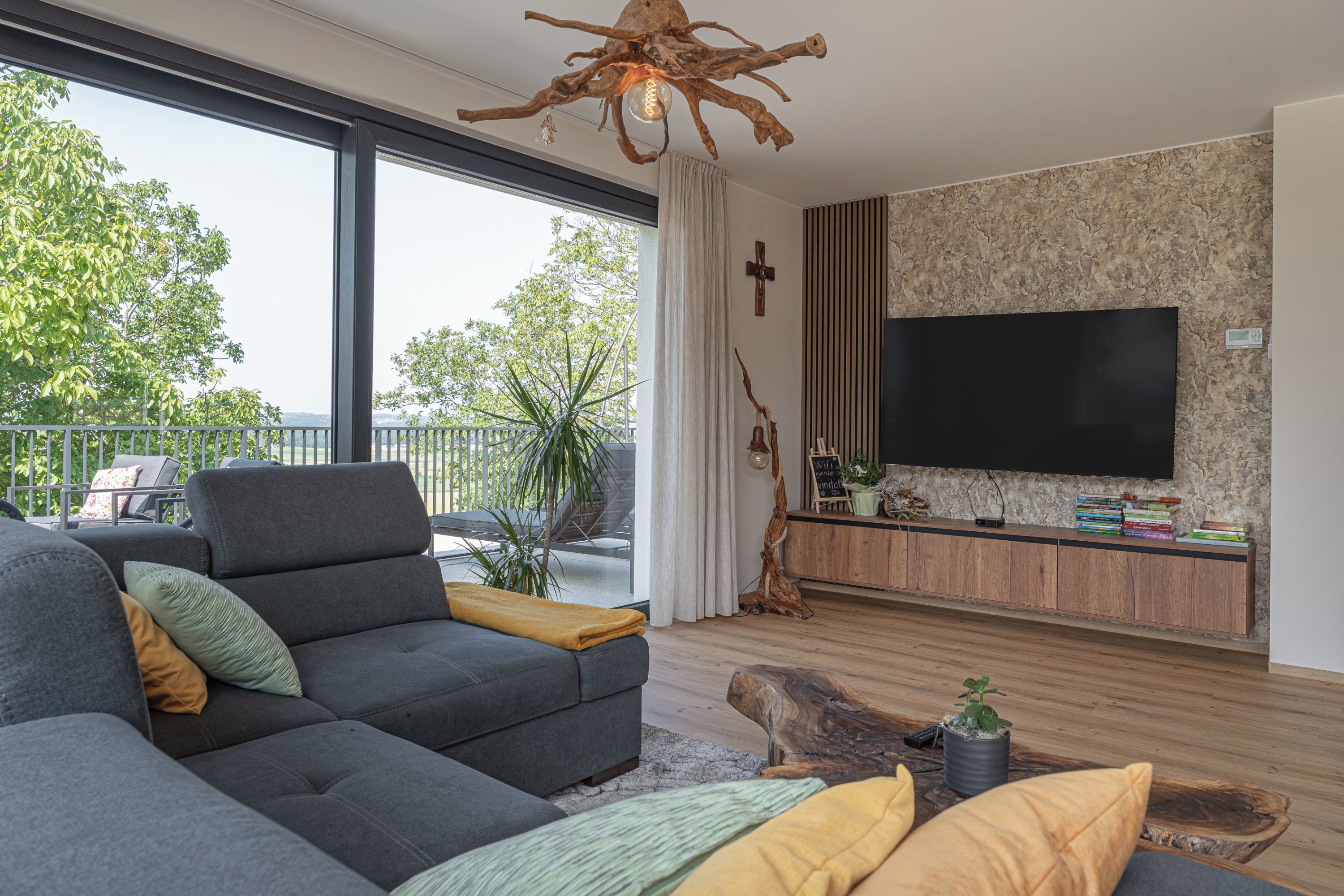 Family Villa, Multiple Bedrooms, Mountainside (Wellness Vila Vinita) | Living area | 21-inch flat-screen TV with digital channels