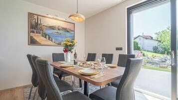 Family Villa, Multiple Bedrooms, Mountainside (Wellness Vila Vinita) | Dining