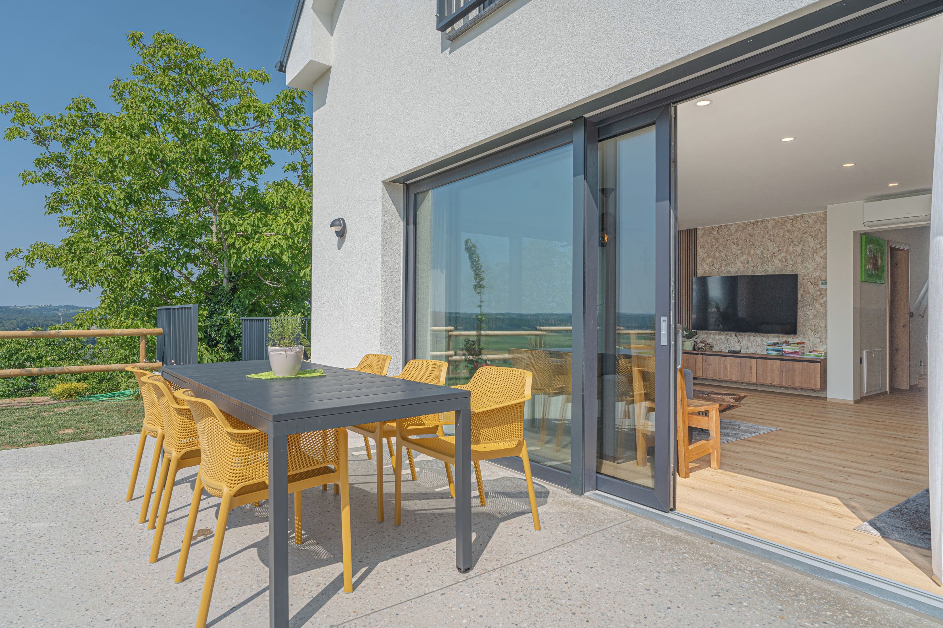 تناول الطعام بالخارج