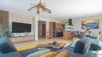 Luxury Villa, Multiple Bedrooms, Mountainside (Wellness Vila Vinita) | Living area | 21-inch flat-screen TV with cable channels