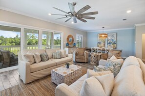 Una Smart TV, un reproductor de DVD