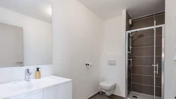 Douche, serviettes fournies