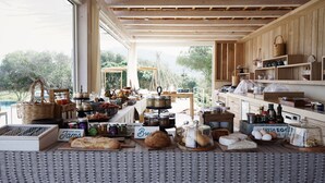 A kitchen with a view of the outdoors, featuring a variety of food items and kitchenware. - Borgo Lianti (San Pasquale)