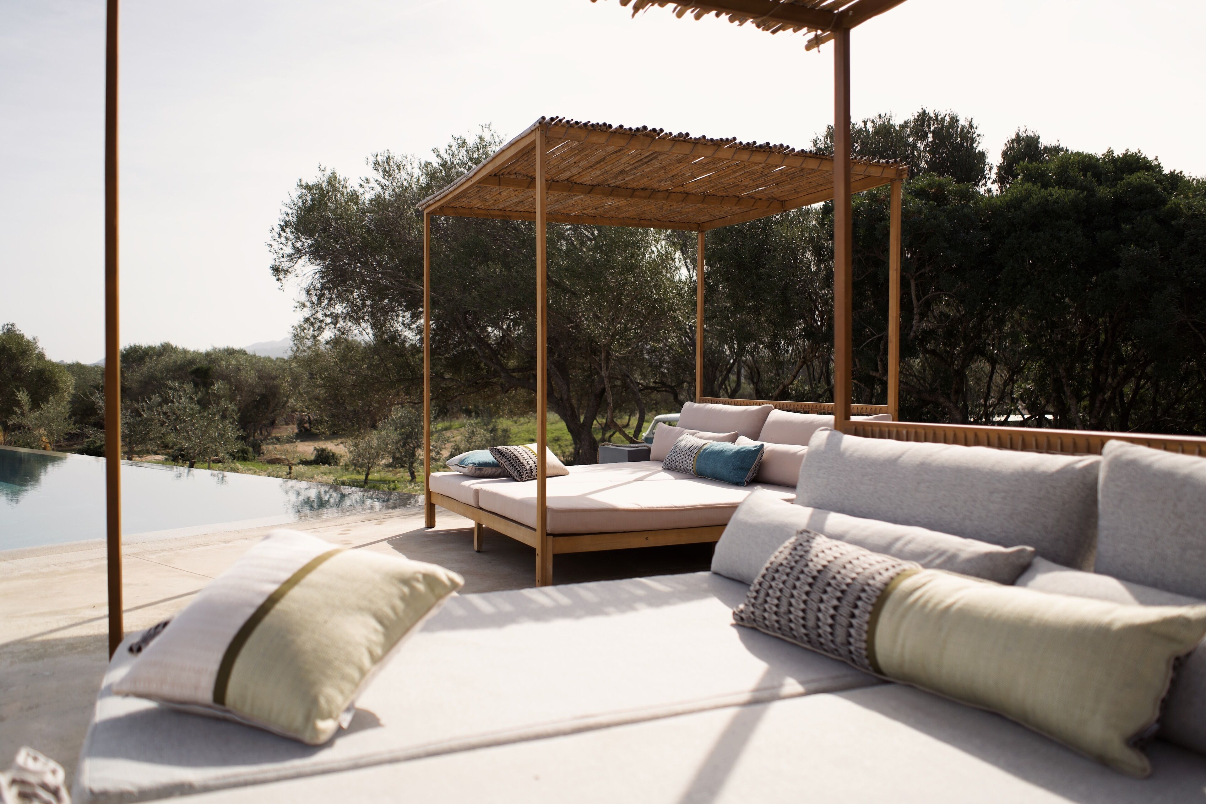 Piscine extérieure (ouverte en saison), parasols de plage