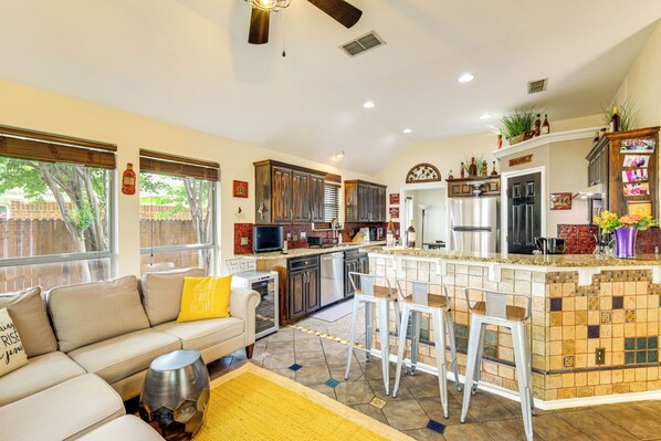 House (4 Bedrooms) | Interior
