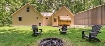 Higgins Lake Retreat w/ Dock Access + Beach Nearby