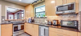 佛羅里達大學校園 1 英里：團體戶外綠洲度假屋  