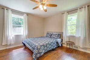 House (3 Bedrooms) | Interior - Inviting Home w/ Backyard: 8 Mi to Dtwn Atlanta! (Atlanta)