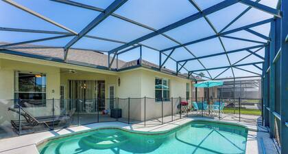 Walk to Tower Lake: Family Home in Gated Community